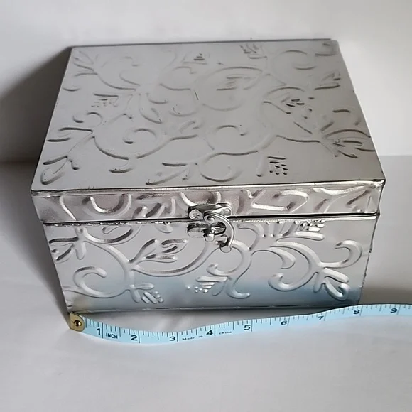 Silver Tone Decorative Storage Multipurpose Box - Picture 4 of 9